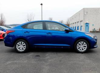 Образец цвета B2R ADMIRAL BLUE на автомобиле - №1