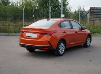 Образец цвета R7R BURNT ORANGE на автомобиле - №3