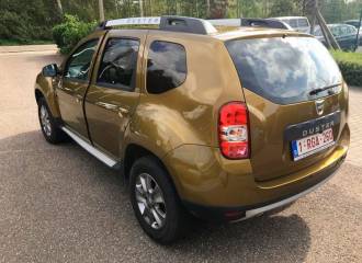 Образец цвета DPC VERT ALTAI на автомобиле - №3