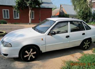 Образец цвета GAZ OLYMPIC WHITE на автомобиле - №2