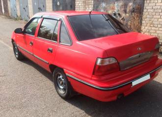 Образец цвета 76L CARMINE/CRIMSON/SCARLET RED на автомобиле - №1