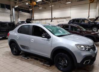 Образец цвета KQA GRIS HIGHLAND на автомобиле - №1