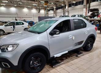 Образец цвета KQA GRIS HIGHLAND на автомобиле - №2