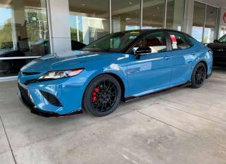 Образец цвета 8W2 GREYISH BLUE на автомобиле - №1