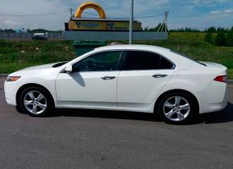 Образец цвета NH624P PREMIUM WHITE на автомобиле - №1