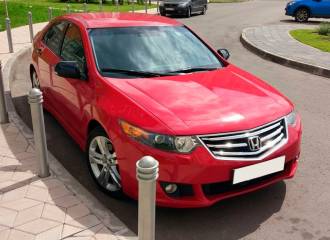 Образец цвета R81 MILANO RED на автомобиле - №1