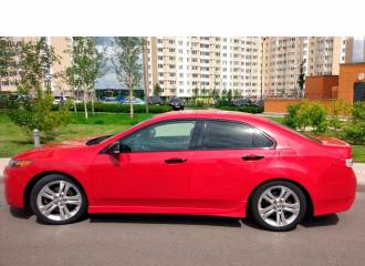 Образец цвета R81 MILANO RED на автомобиле - №2