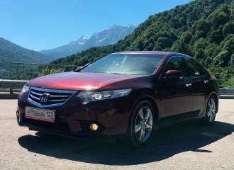 Образец цвета R530P BASQUE RED на автомобиле - №0