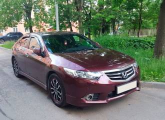 Образец цвета R530P BASQUE RED на автомобиле - №1