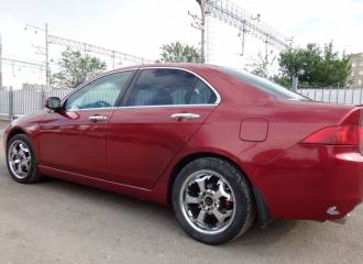 Образец цвета R522P ROYAL RUBY RED на автомобиле - №2