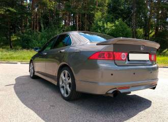 Образец цвета YR562P CARBON BRONZE на автомобиле - №1