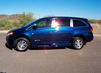 Образец цвета B588P OBSIDIAN BLUE на автомобиле - №2