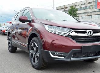 Образец цвета R548P BASQUE RED на автомобиле - №1