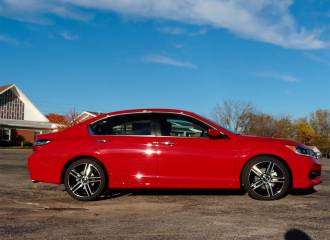 Образец цвета R94 SAN MARINO RED на автомобиле - №2