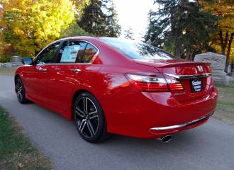 Образец цвета R94 SAN MARINO RED на автомобиле - №3