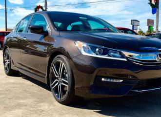 Образец цвета YR600M NEW BLACKISH TITANIUM на автомобиле - №1