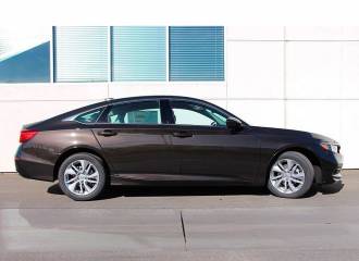 Образец цвета YR600M NEW BLACKISH TITANIUM на автомобиле - №2