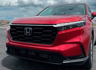 Образец цвета R569M RADIANT RED на автомобиле - №1