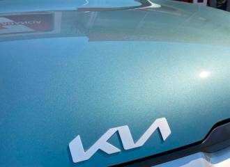 Образец цвета USG YUKA STEEL GRAY на автомобиле - №2