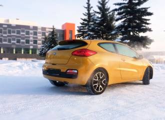 Образец цвета AAY URBAN YELLOW на автомобиле - №3