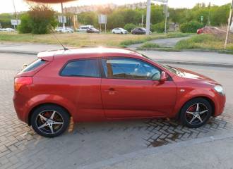 Образец цвета O4 MARS RED на автомобиле - №1