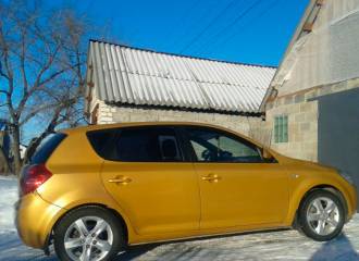 Образец цвета A6 DAKAR YELLOW на автомобиле - №2