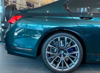 Образец цвета A43 TIEFGRUEN на автомобиле - №2