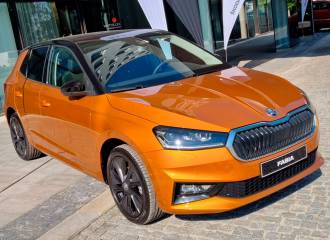 Образец цвета LA2Y TROPICORANGE на автомобиле - №1