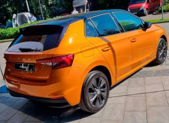 Образец цвета LA2Y TROPICORANGE на автомобиле - №2