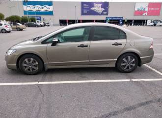 Образец цвета YR578M URBAN TITANIUM на автомобиле - №2