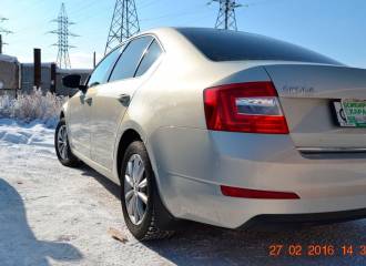 Образец цвета LR7L SILVER LEAF WHITE GOLD на автомобиле - №2