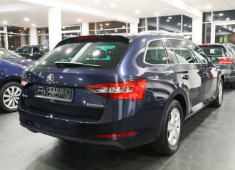 Образец цвета LF5H MODRA PLUM/VIOLET SENSATION/PLUM BLAU на автомобиле - №2