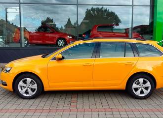 Образец цвета LF2A ORANZOVA FUN/FUN ORANGE на автомобиле - №2