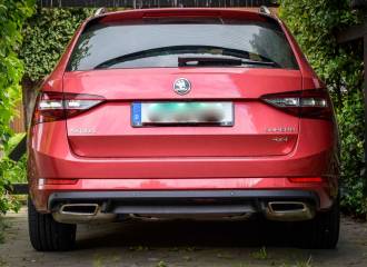 Образец цвета LF3Z CERVENA RASPBERRY/DELICIOUS BERRY на автомобиле - №1