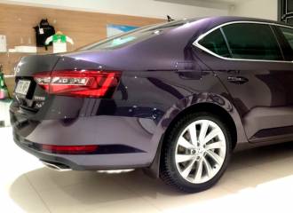 Образец цвета LF4Z FIALOVA SPACE/SPACE VIOLETT на автомобиле - №3