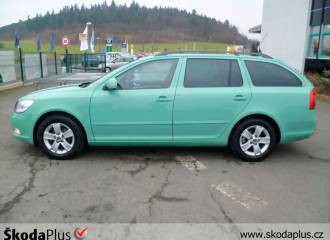 Образец цвета LF6R ZELENA FANTASY/FANTASYGRUEN на автомобиле - №3