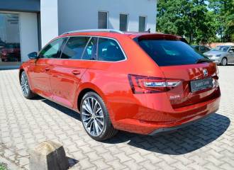 Образец цвета LF3T ORANZOVA CAYENNE/CAYENNE ORANGE на автомобиле - №2