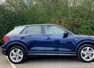 Образец цвета LX5H NAVARRABLAU на автомобиле - №3