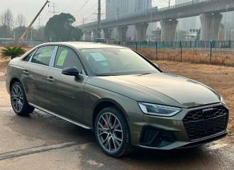 Образец цвета Q82 OAKGRUEN на автомобиле - №3