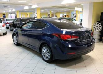 Образец цвета UB5 MOONLIGHT BLUE на автомобиле - №3