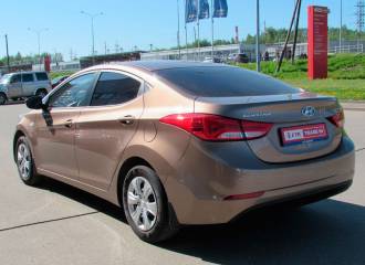 Образец цвета P5N SATIN AMBER на автомобиле - №2