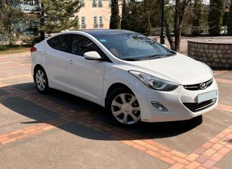 Образец цвета YAC CREAMY WHITE на автомобиле - №1