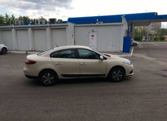 Образец цвета D16 BLANC IVOIRE на автомобиле - №2