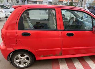 Образец цвета DQ FLANGE RED на автомобиле - №2