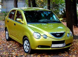 Образец цвета ED APRICOT YELLOW на автомобиле - №1