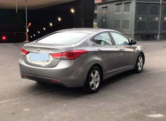 Образец цвета V7S POLISHED METAL на автомобиле - №3