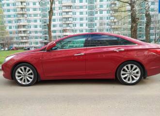 Образец цвета RER GARNET RED на автомобиле - №1