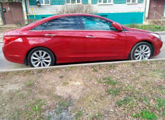 Образец цвета RER GARNET RED на автомобиле - №2