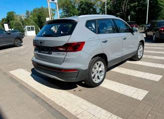 Образец цвета LA7C MONDSTEINGRAU на автомобиле - №2