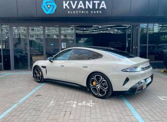 Образец цвета G01 GRAY на автомобиле - №3